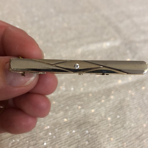 Gold Coloured Tie Clip with Sparkly White Stone - Picture 1 of 5